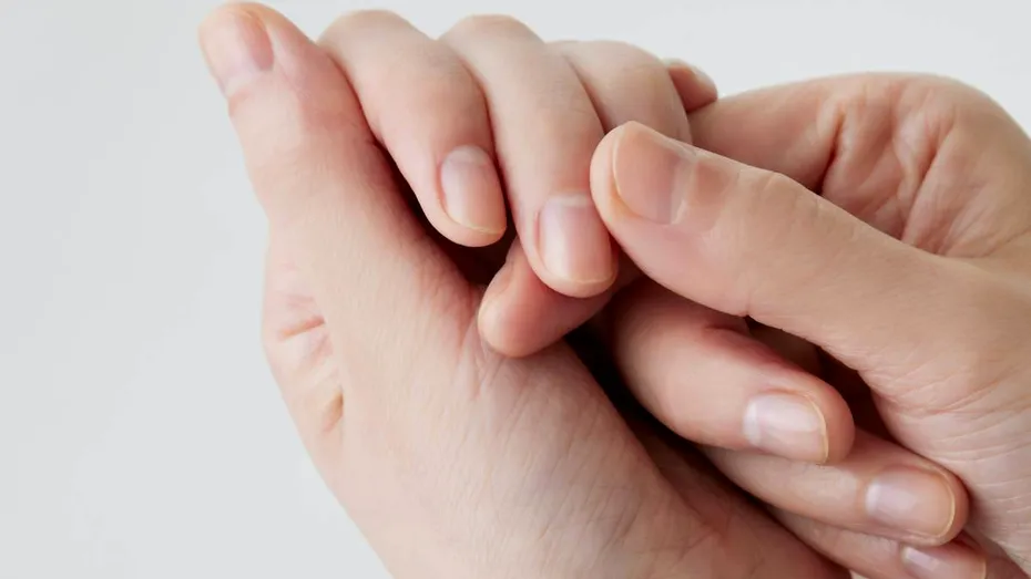 Ce îţi transmit unghiile despre starea ta de sănătate! Semne la care să fii atent