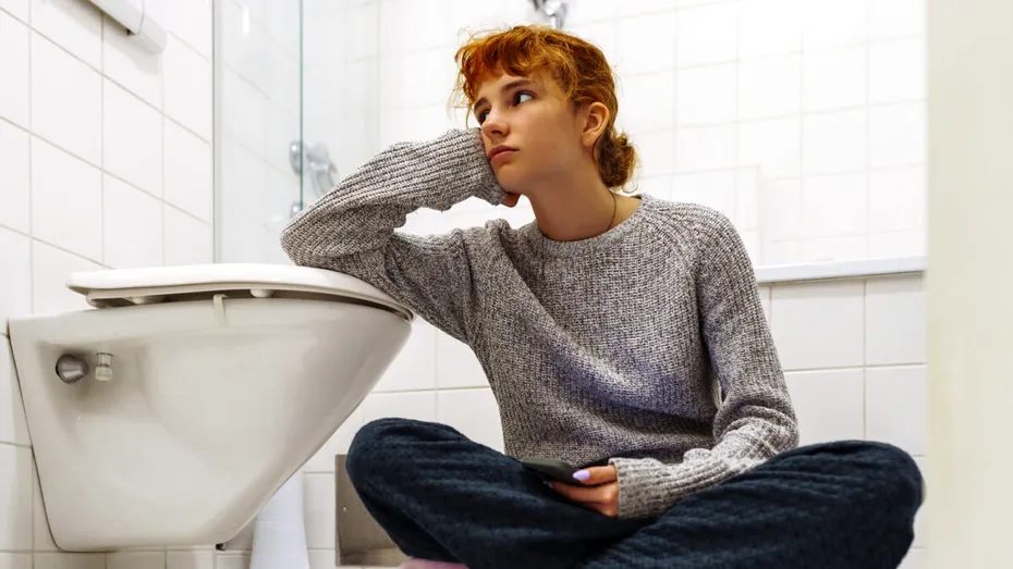 Te ridici de două-trei ori pe noapte ca să mergi la toaletă? S-ar putea ca problema să pornească din gleznă