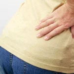 Durerea de sciatică poate coborî până în picior. Ce ajută la recuperare și ce greșeli pot prelungi problema
